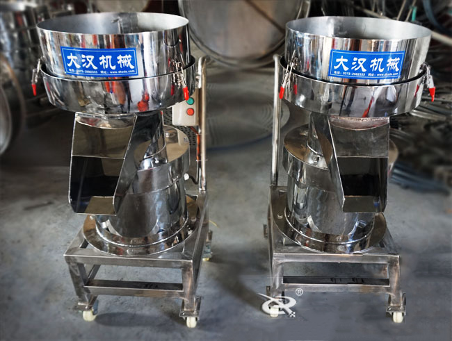  　450型过滤筛机实拍：单层过滤筛过滤，多用于液体物料的使用。